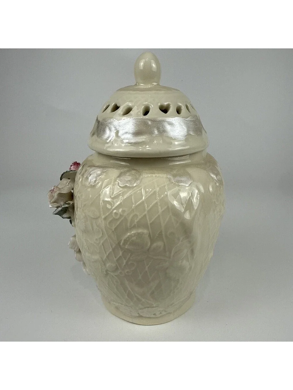 Vtg Pearlized Ceramic Lidded Potpourri Ginger Jar 3D Rose Lusterware Diffuser